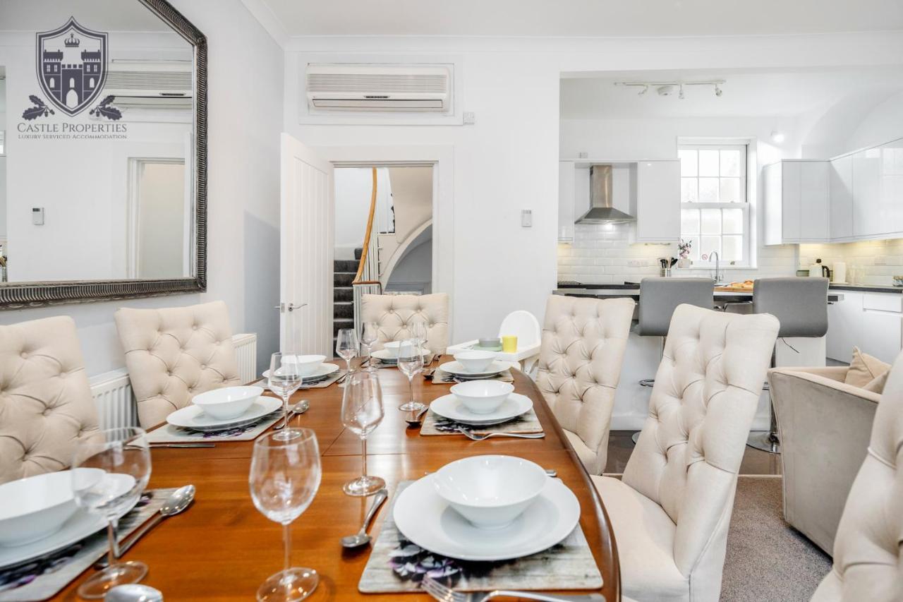 Castle Properties: The Sovereign 5 Bed Town House Уиндзор Екстериор снимка