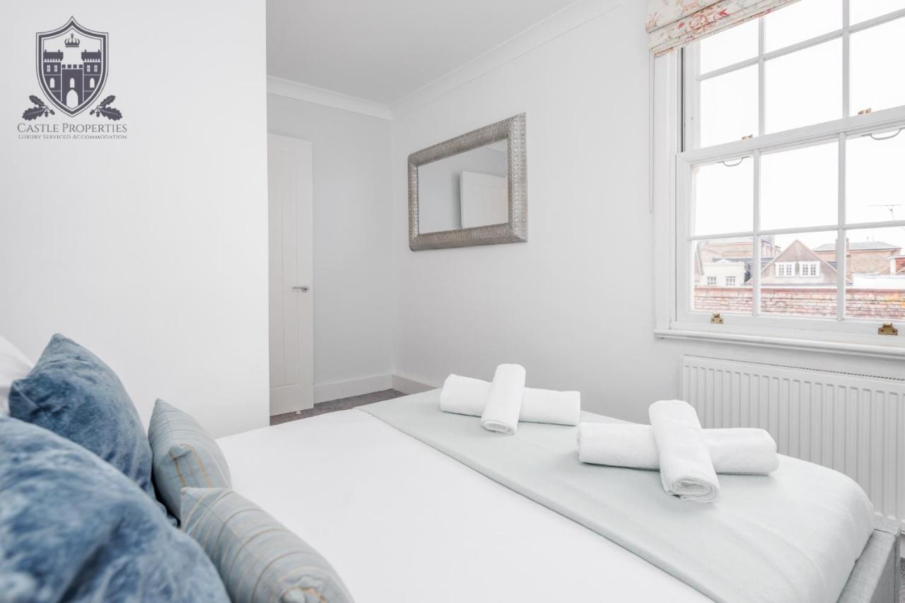 Castle Properties: The Sovereign 5 Bed Town House Уиндзор Екстериор снимка