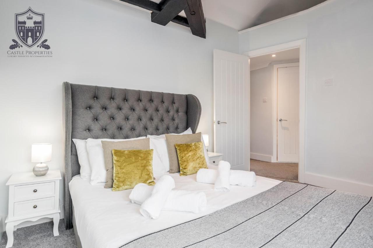 Castle Properties: The Sovereign 5 Bed Town House Уиндзор Екстериор снимка